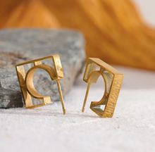 Load image into Gallery viewer, Square Geometric Earrings
