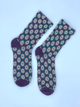 Load image into Gallery viewer, Textured Floral Socks
