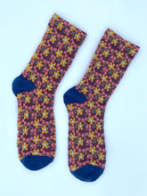 Load image into Gallery viewer, Textured Floral Socks
